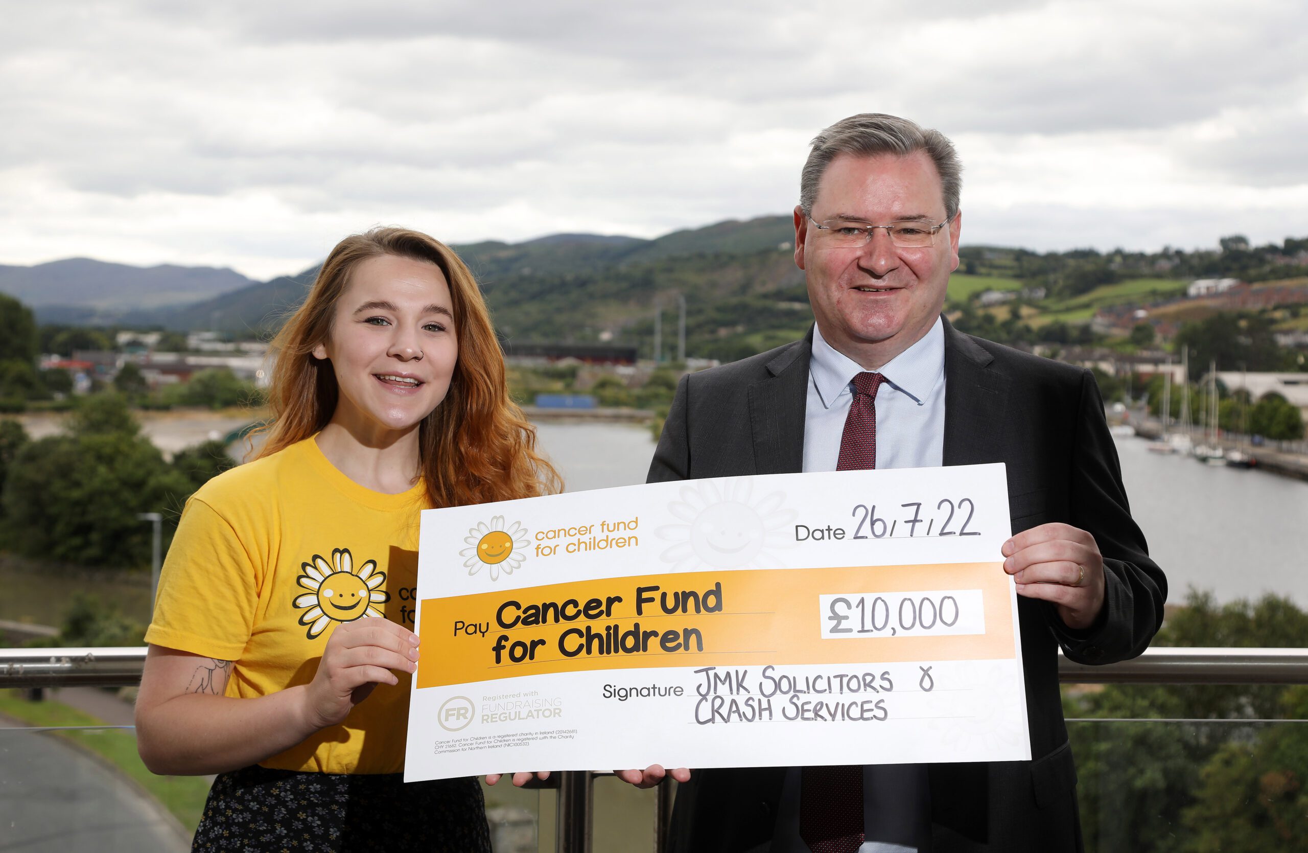 Jonathan precends Cancer fund for children £10,000 cheque